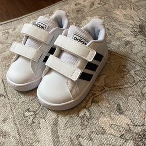 Toddler Classic Strap Adidas, Size 5 (20)